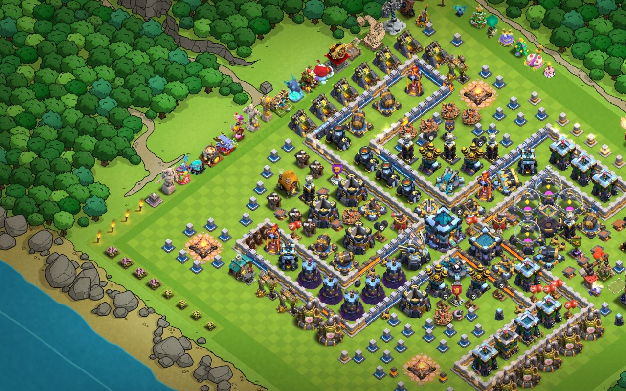 Town Hall 13 Hybrid Base layout by Frosty Comet