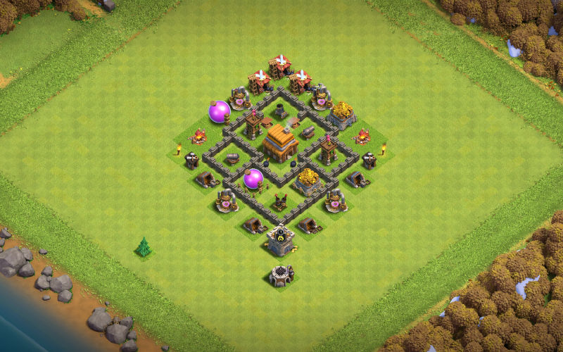 Town Hall 4 Trophy Base layout by OisikPlays