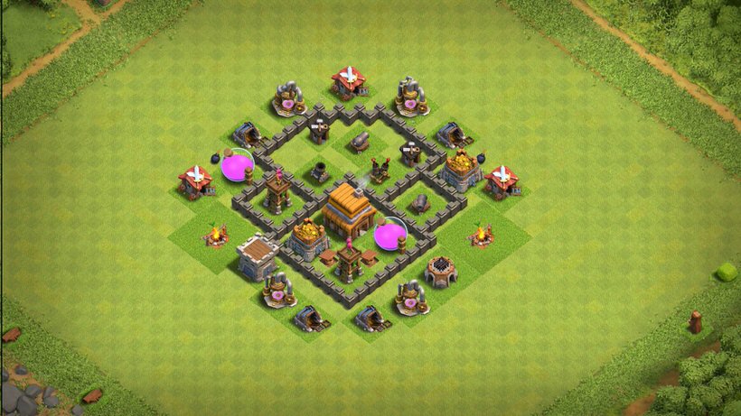 Town Hall 4 Hybrid Base layout by TReX