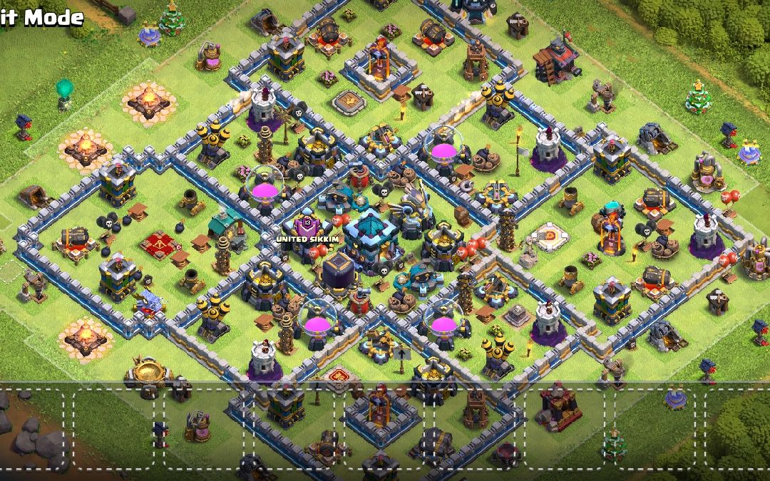 Town Hall 13 Trophy Base layout by Hobbie Tailor